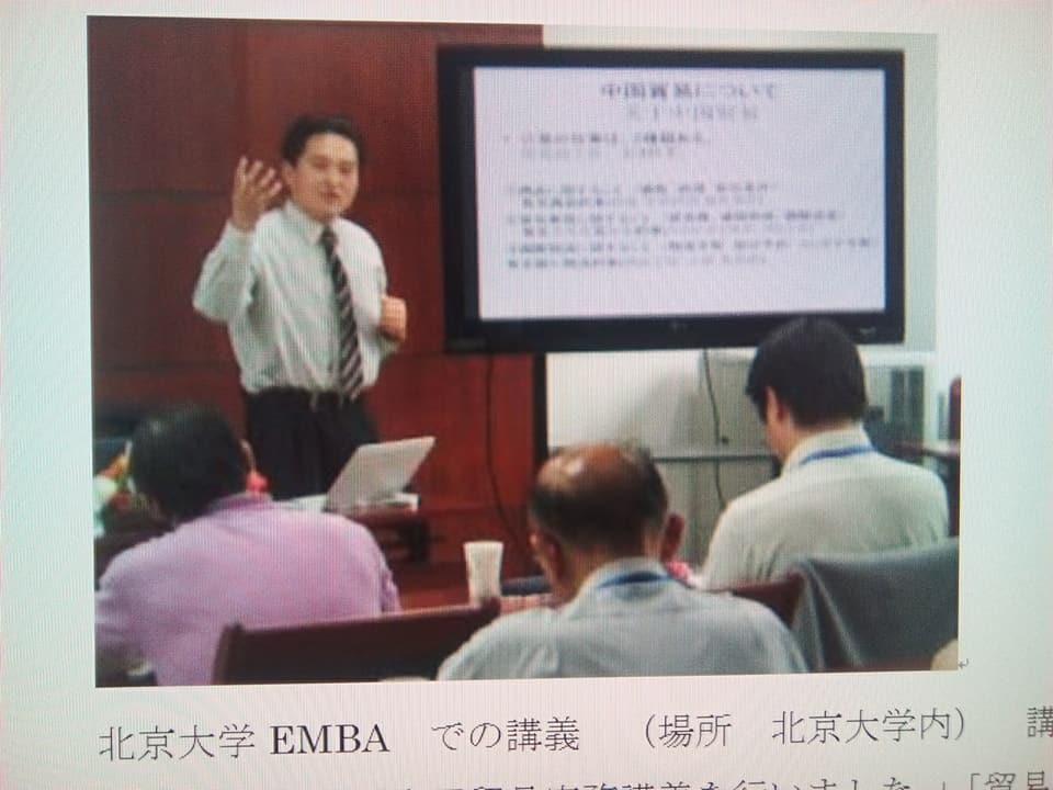 北京大学EMBAで講義する小谷学